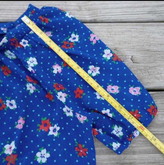 Size Medium Blue Hollister Blue Flower Blouse - Picture 9 of 11
